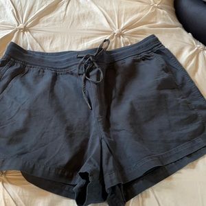 Women’s XL black shorts.